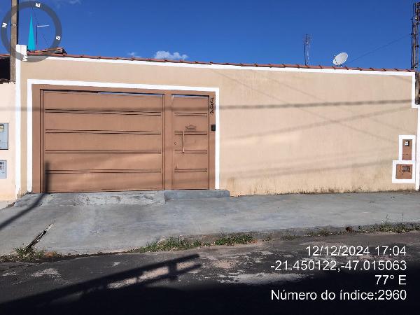 Casa, 82,7 M2 De Área Total, 82,7 M2 De Área Privativa, 250m2 De Área Do Terreno, 3 Qts, A.serv, Wc, Sl, Cozinha.