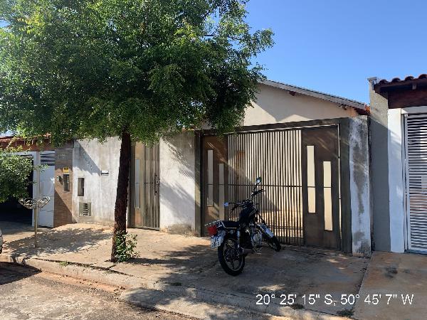 Casa, 54,53 M2 De Área Total, 54,53 M2 De Área Privativa, 194,02m2 De Área Do Terreno.